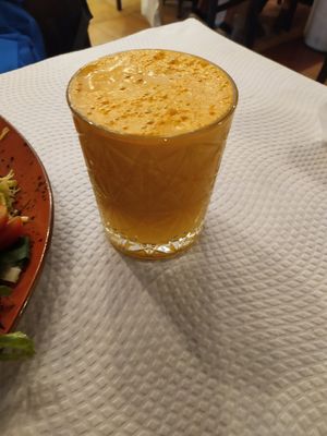 Sumo de maçã e cenoura at Oasis Vegetariano - Marques de Sa da Bandeira in Lisbon