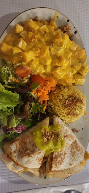 Prato misto at Oasis Vegetariano - Marques de Sa da Bandeira in Lisbon