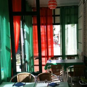 conservatory eating area at Oasis Vegetariano - Marques de Sa da Bandeira in Lisbon