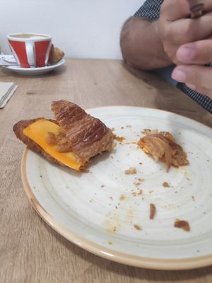 Croissant de sobrassada i formatge. PD; Estava tant bo que no ens hem esperat a la foto. at La Veggiesseria in Tarragona