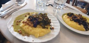 Polenta, kale, red cabbage and roasted chickpeas at Oh K-fée d'Mj in Nantes