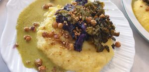 Polenta, kale, red cabbage and roasted chickpeas at Oh K-fée d'Mj in Nantes