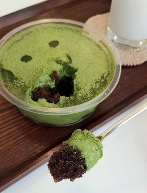 Green tea chocolate cake - close-up at Bgomi in Seoul
