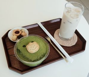 order of 1 cake and 1 drink (plus complimentary cookies) at Bgomi in Seoul