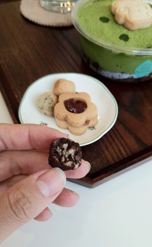 cookie samples - close-up at Bgomi in Seoul