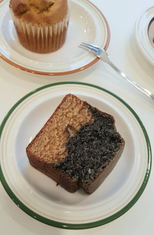 Injeolmi black sesame poundcake at Bgomi in Seoul