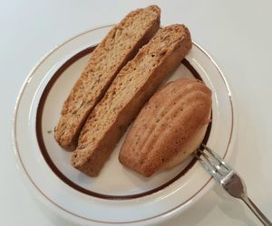 Earl grey madeleine & biscotti at Bgomi in Seoul