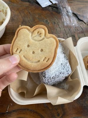 Cookie and cake  at Bgomi in Seoul