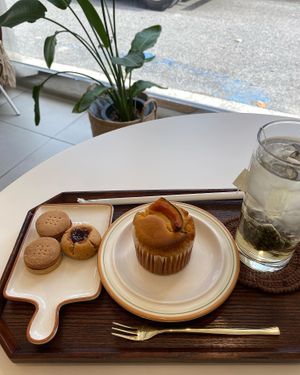 Peppermint tea, pumpkin muffin and some cookies extra   at Bgomi in Seoul