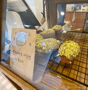 Wish I got one of these pistachio things!  at Bgomi in Seoul