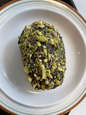 Pistachio Madeleine   at Bgomi in Seoul