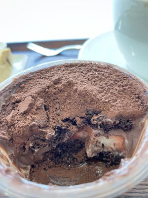 Strawberry chocolate pot  at Bgomi in Seoul