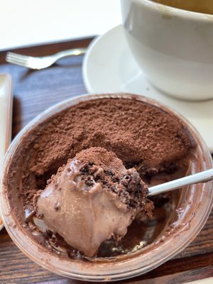 Strawberry chocolate pot  at Bgomi in Seoul