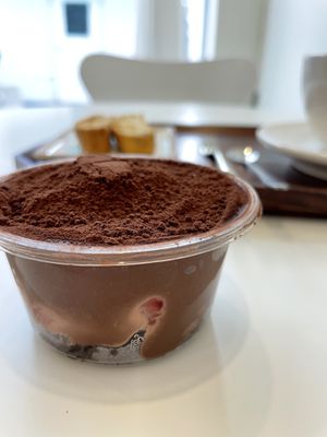Strawberry chocolate pot. - cashew not coconut  at Bgomi in Seoul