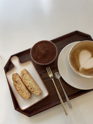 Biscotti, Strawberry chocolate pot, soy latte   at Bgomi in Seoul