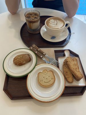 Madeleine,  cookie, and free cookies. With an iced and a hot latte    at Bgomi in Seoul