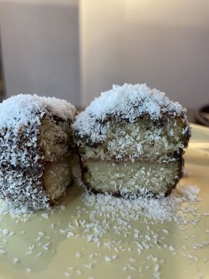 Lamington  at Bgomi in Seoul