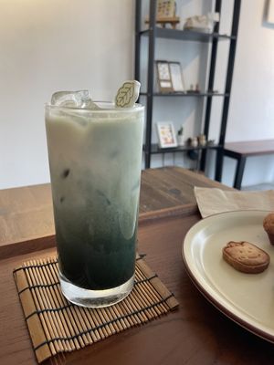 Mugwort latte   at Bgomi in Seoul