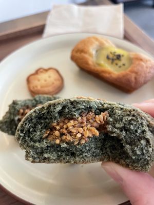 Mugwort scone with sesame    at Bgomi in Seoul