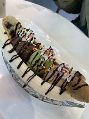 Banana split   at OVGO B.A.K.E.R. - Meiji st. in Tokyo