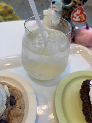 lemonade w soda water   at OVGO B.A.K.E.R. - Meiji st. in Tokyo