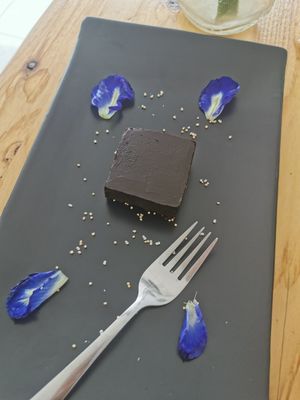 Vegan raw chocolate cake at Full-Fill in Koh Lanta