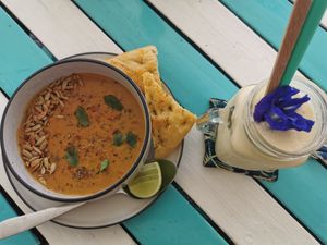 Lentil soup and shake at Full-Fill in Koh Lanta