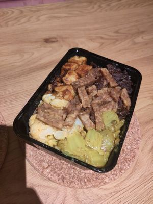 Medium rames with braised fennel, vegan babi ketjap, spicy cauliflower in coconut sauce and ketjap tahu and some extra tempeh on top. at Toko Pedis in Utrecht