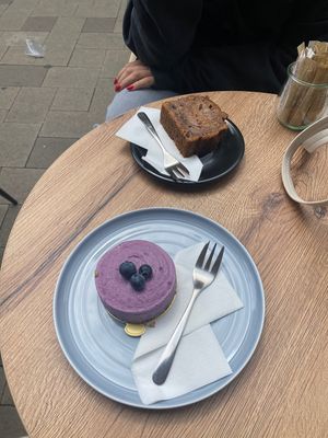 Berry cheese cake Bananen Brot   at Ukiyo Coffee in Mainz