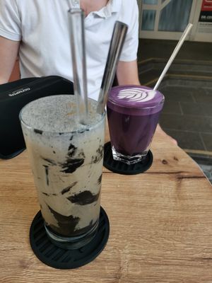 Iced black sesame und hot Ube at Ukiyo Coffee in Mainz