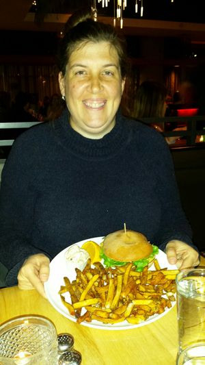 Burger végétalien au tofu at Chez Victor - St Jean in Quebec