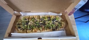 Custom vegan pizza at Florish in Tampa