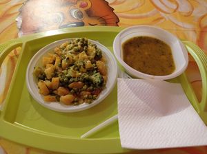 Soup and main dish at Klub Makrovega in Rijeka