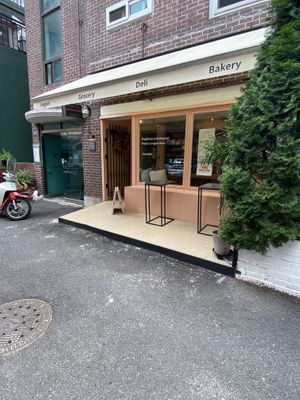 Outside   at Shop Right in Seoul