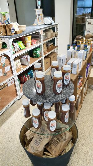 sauces and canned food at Shop Right in Seoul