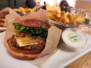 Veggie smash meal at Friends & BRGRS in Rovaniemi