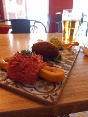 Vegan tapas as an entree at La Favorita Bar in Alicante
