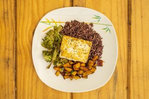Executivo de Tofu - Tofu, brocoli, sweet potato, holegrain rice at A Tropicana - Sorvetes na chapa in Sao Paulo