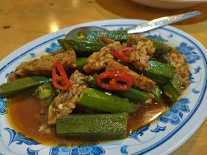 Tempeh and okra at Mei Lin Vegetarian in Malacca