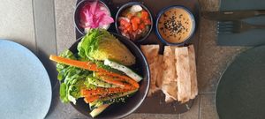 Gemüsesticks mit Vegan Majo, Guacamole und Baba Ganoush at Negre in Mallorca