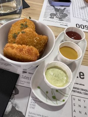 Nuggets vegan com 3 molhos  at 1500 in Agueda