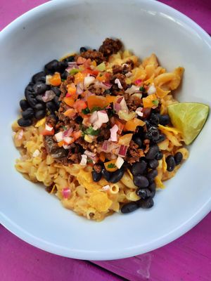 Taco Mac, big portion,tasted fresh chilis & bell peppers,cauliflower "meat",creamy "cheese" at The Groovy Floret in Portland