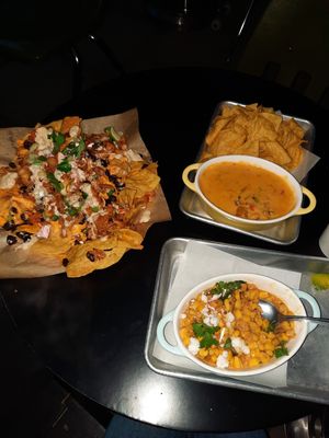 So good! Jackfruit Cauli Buffalo Nachos, Corn Chowder, Queso dip. Everything vegan and nut-free ❤️❤️❤️ at The Groovy Floret in Portland