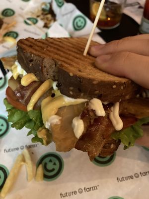 Heura chicken sandwich   at 3B - Burger Beer Bitter in Milan