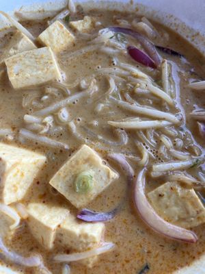 Yellow curry noodle  at Sirinat Thai in San Pedro