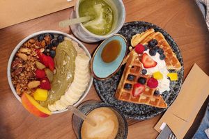 Echt alles total lecker: Auckland's Favorit, Cheat Day, Matcha Latte und Pistazien Latte (beides mit Hafermilch) at Auckland Coffee in Nuremberg