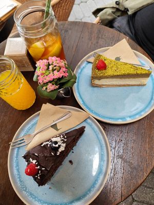 Vegan blueberry chocolate cake, pistachio lotus cheesecake (not vegan) at Auckland Coffee in Nuremberg