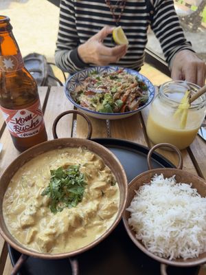 Tika masala de tofu y Pad Thai de tofu    at Anasavam Vegano Y Saludable in La Serena