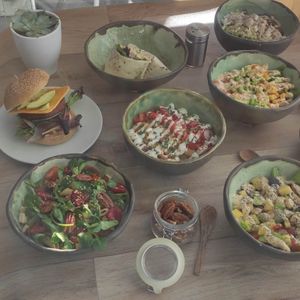 Multitud de opciones veganas comida real, realfooding vegan food. Cocinamos sin ultraprocesados, aditivos ni conservantes. Opciones para celiacos intolerantes a la lactosa.GoodFood at Qi Food in Elche
