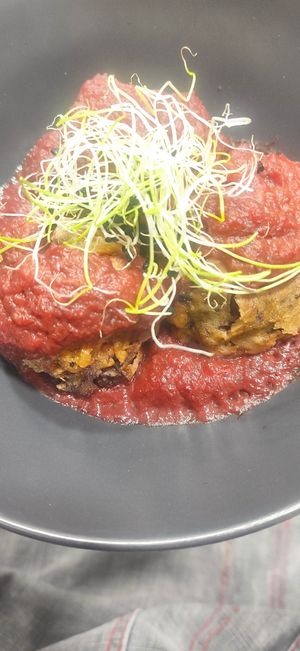 Plato Menú.
Albóndigas veganas de Azukís con falso tomate.  at Qi Food in Elche